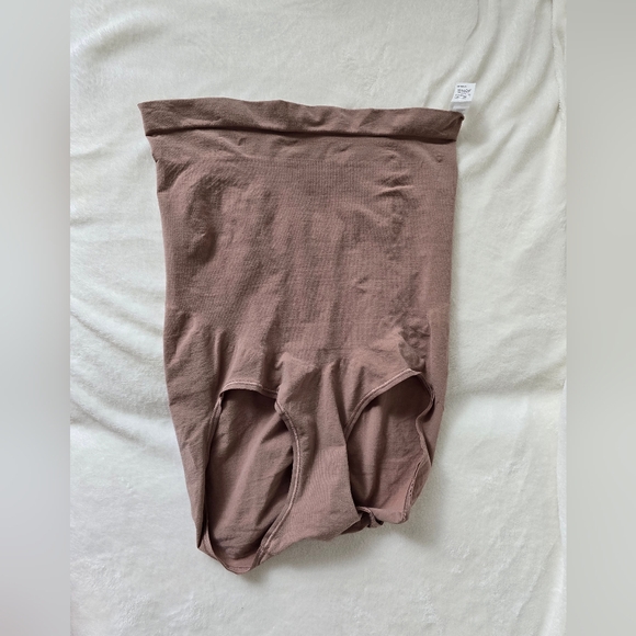 NWOT Spanx High Waisted Seamless Power Brief - Picture 6 of 8